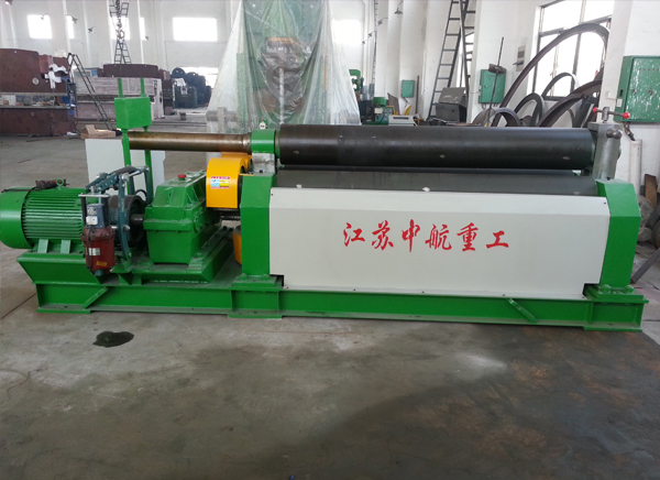 封閉式出口卷板機(jī) 封閉式出口卷板機(jī)